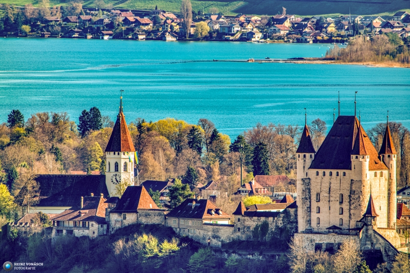 Schloss Thun mit Schlosskirche Schloss Thun mit Schlosskirche