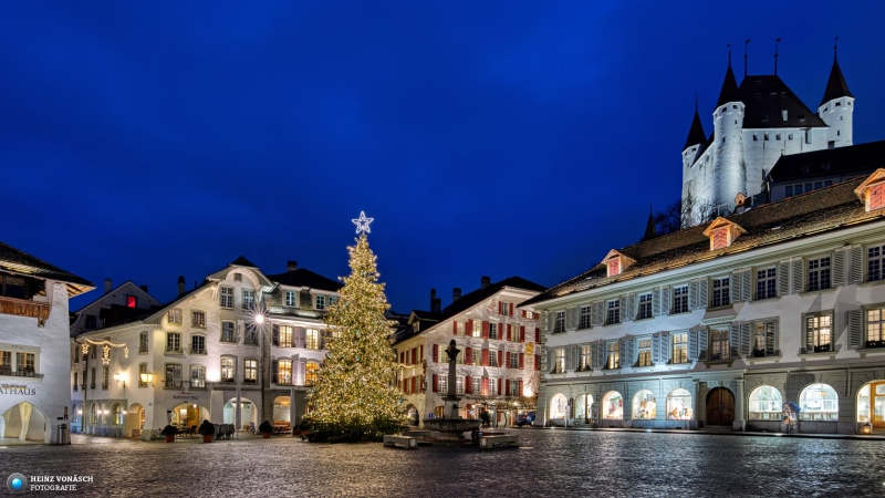 Weihnachtsbaum mit Schloss Thun Weihnachtsbaum mit Schloss Thun